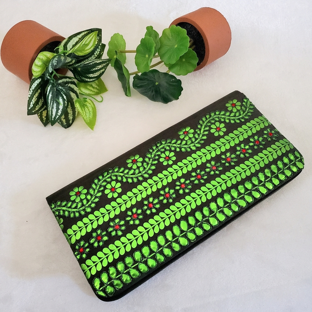 Floral embroidered hologram pattern velvet clutch bag